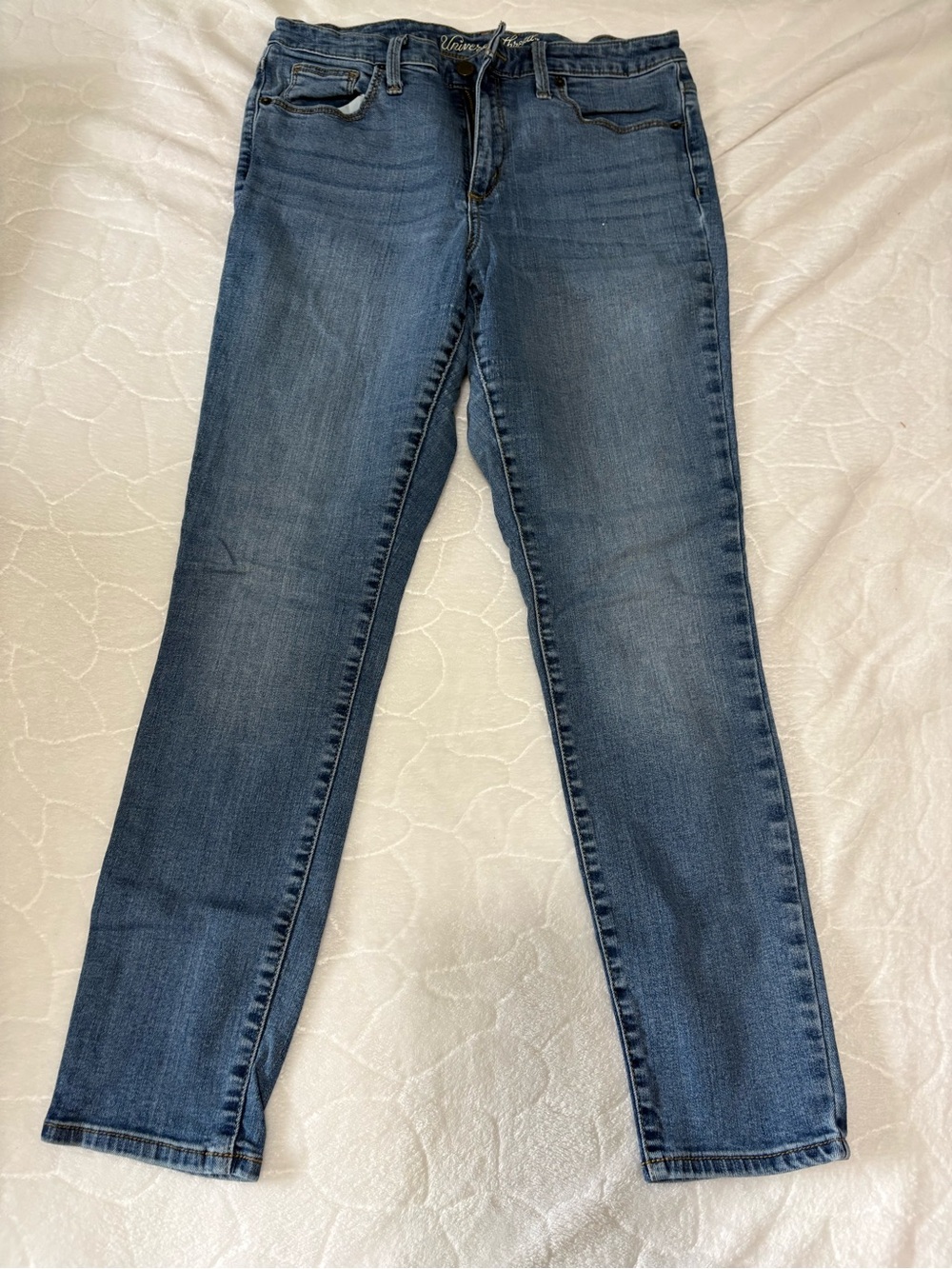 Universal Thread Skinny Jeans in Medium Blue Wash